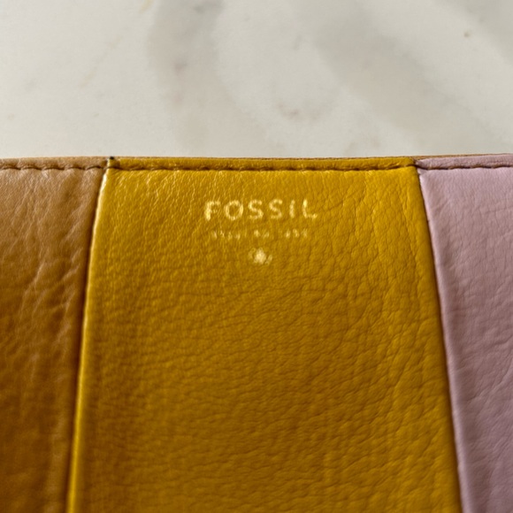 Fossil Leather Patchwork Zip Wallet - Picture 2 of 7